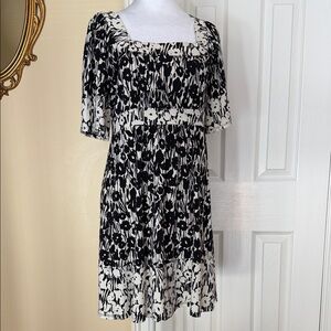 BCBG Maxazria Floral Print Dress Knee Length Short Sleeves Shower Spring